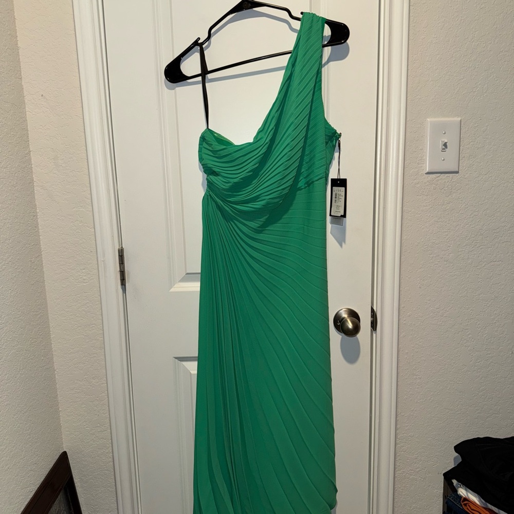 Nicole Miller Green Asymmetrical One-Shoulder Gown